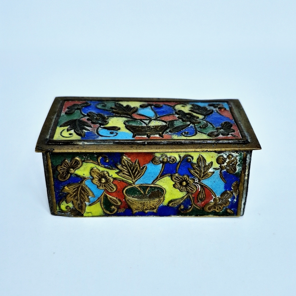 Vintage Chinese cloisonné stamp or trinket box